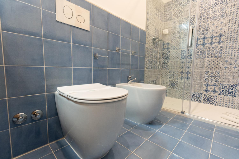 Shower 2, Light View, Messina