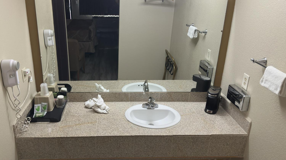 Bathroom 2, Budget Inn On Historic Route 66, Barstow, San Bernardino