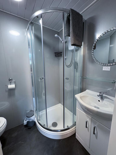 Bathroom 5, Thornleigh Guest House, Cumbria