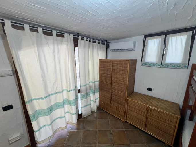 Bathroom 2, Alma, Cagliari