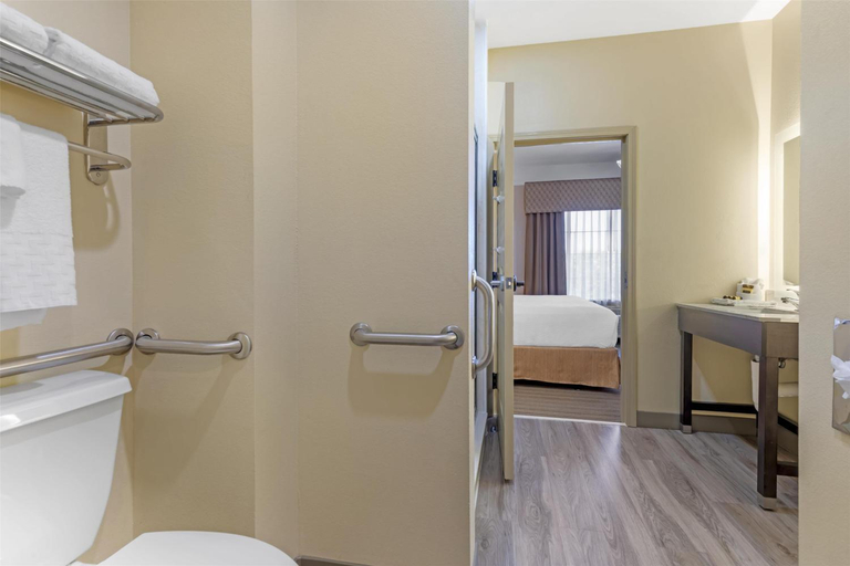 Bathroom 4, Best Western Plus Monica Royale Inn & Suites, Hunt