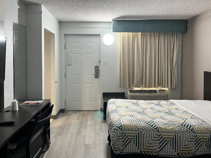 Bedroom 2, Motel 6 Morro Bay, San Luis Obispo