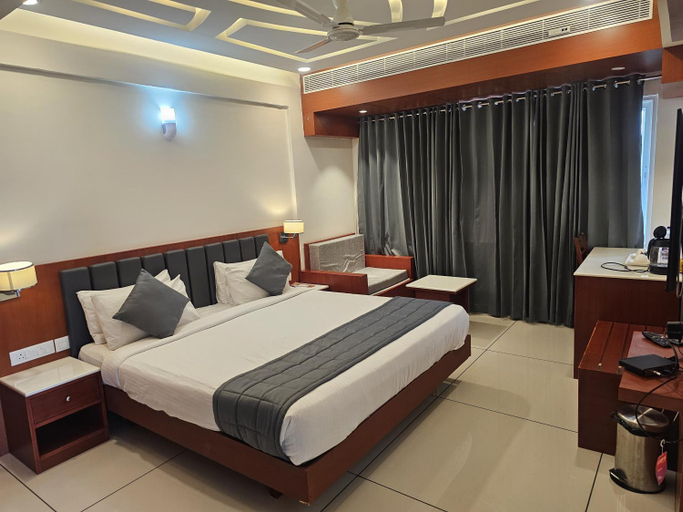 Bedroom 3, Rain Drops Hotel, Chennai