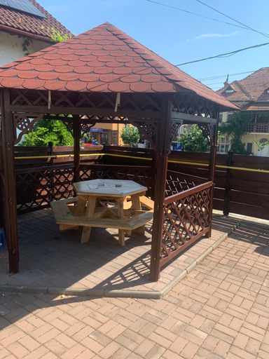 Others 4, Casuta cu Izvor, Calimanesti