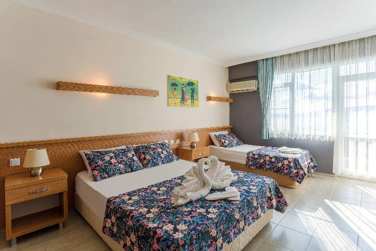 Bedroom 2, Aqua Nina Hotel, Burhaniye