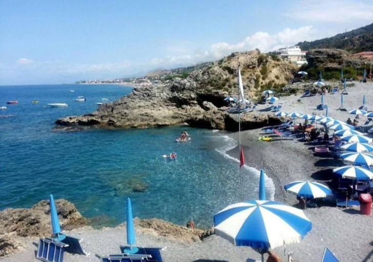 Others 3, Il MOLO B&B sul lungomare, Cosenza