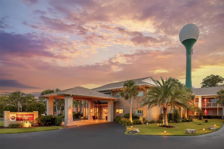 Exterior & Views