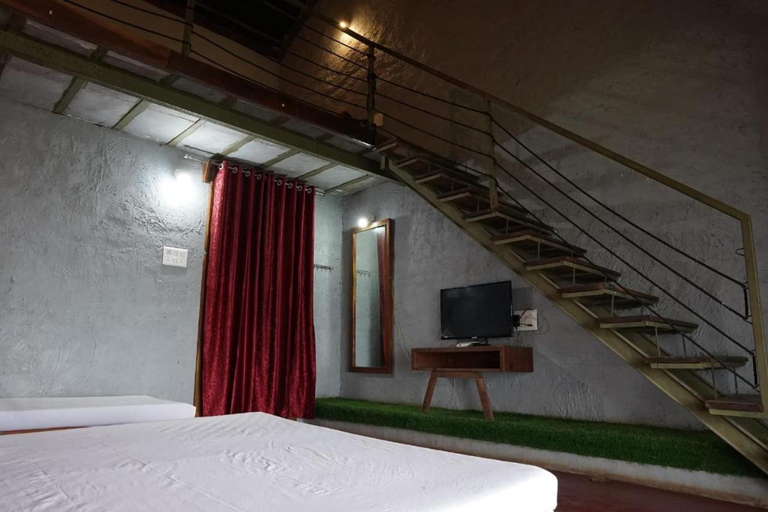 Bedroom 2, Dongarmatha Kaas, Satara