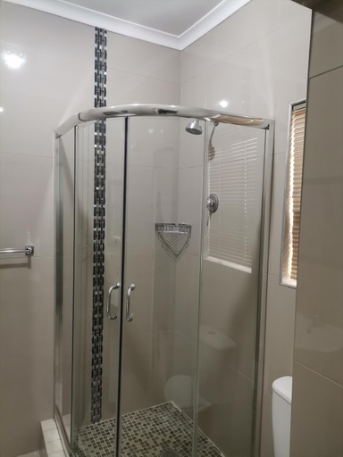 Bathroom 3, QTEN CASINO, Umgungundlovu