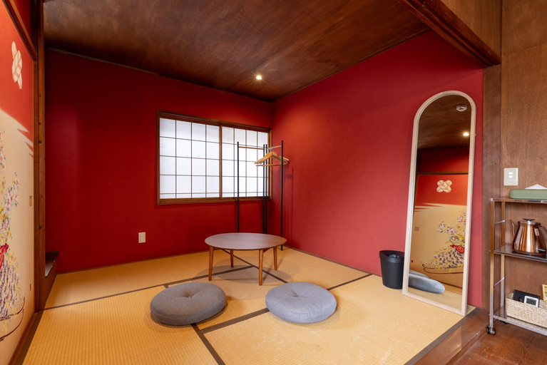 Others 4, Yuzen Tabi-Ne, Kanazawa