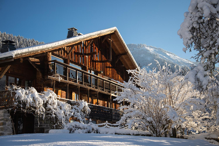 Exterior & Views