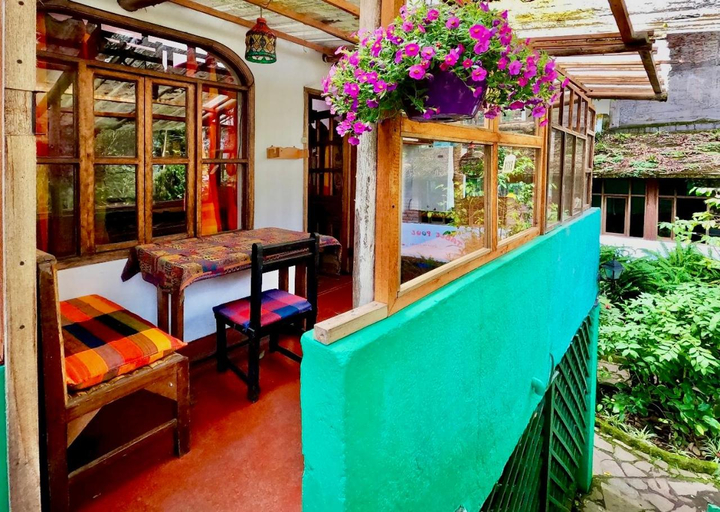 Others 5, Le Petit Jardin, Baños