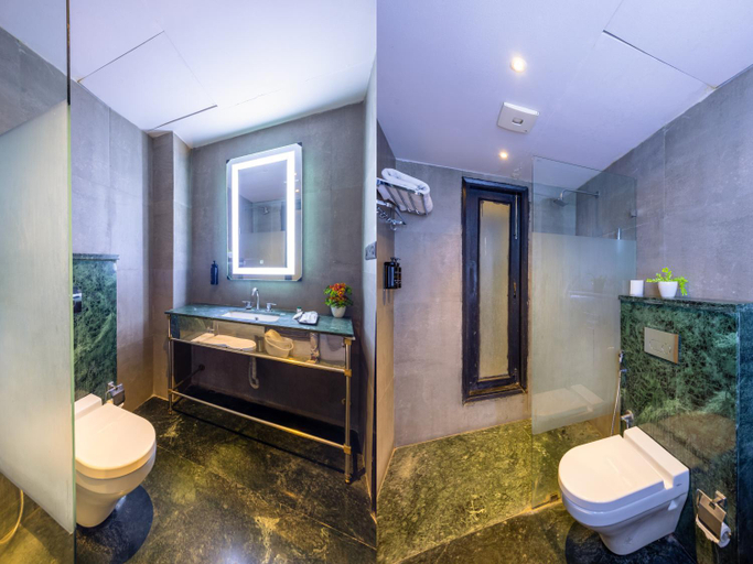 Bathroom 4, Foxoso Hotel Delhi Airport, Delhi