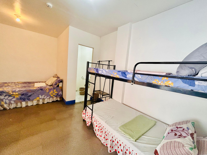 Bedroom 5, Sunrise Backpackers, Coron