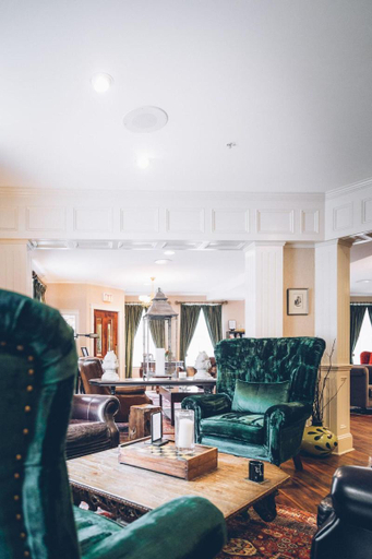 Public Area 3, THE GREAT GEORGE, Queens
