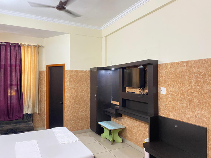 Bedroom 2, Aashirwad Hotel, Reasi