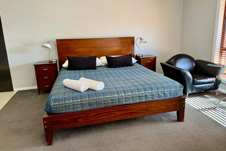 Bedroom, Gateway Motor Inn, Broken Hill