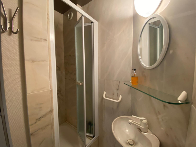 Bathroom 4, Apartment in Nieuwpoort Near the Beach, West-Vlaanderen