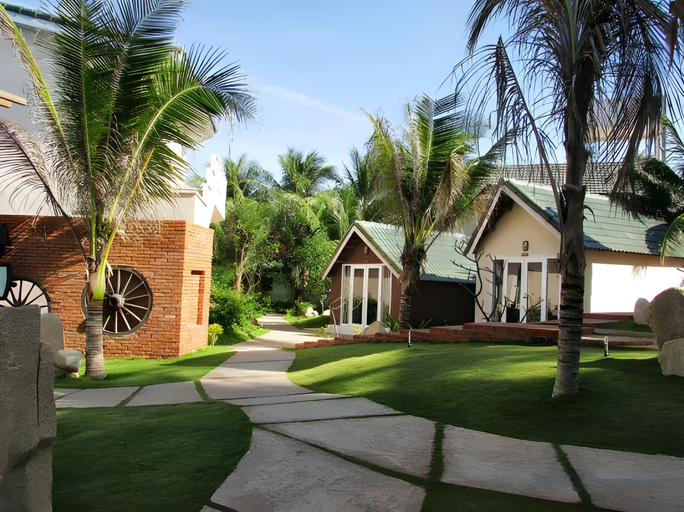 Exterior & Views