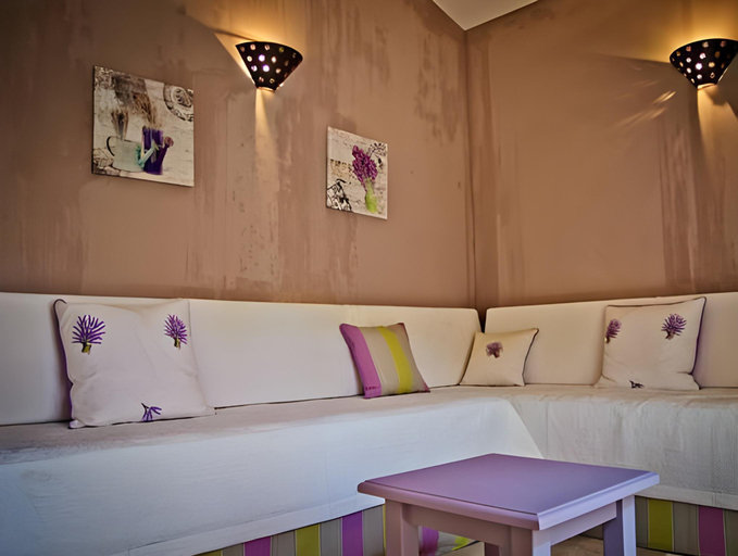 Bedroom 2, Chateau Catherine de Montgolfier - B&B et Gites - Piscine - Domaine viticole bio avec degustation, Aude