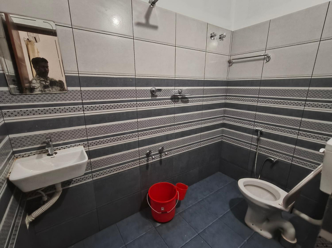 Bathroom 2, HAPPINESS CLIFF WAY homestay, Thiruvananthapuram
