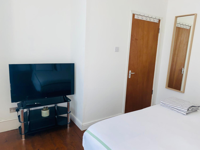 Bedroom 1, Luxury Guest House, London