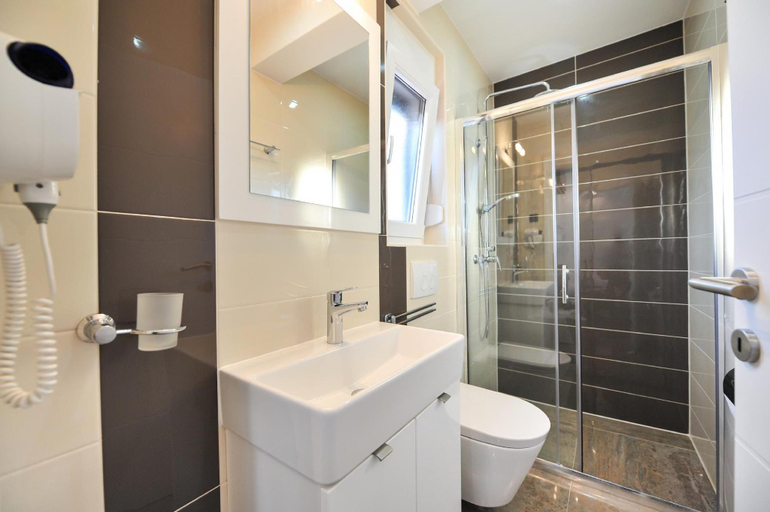 Bathroom 4, Villa Lily ZadarVillas, Privlaka