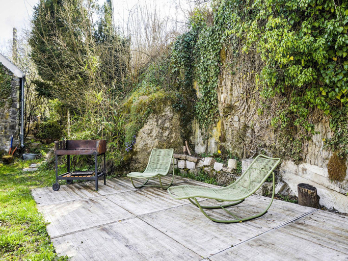 Others 2, Holiday Home in Philippeville with garden, Namur