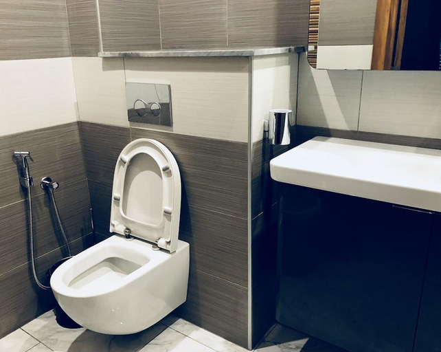 Bathroom 5, The Streamliner Hotel Apartment, Atsinanana