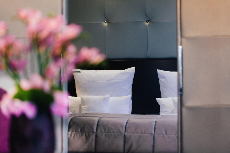 Bedroom 2, Hotel Burg Schwarzenstein, Rheingau-Taunus-Kreis