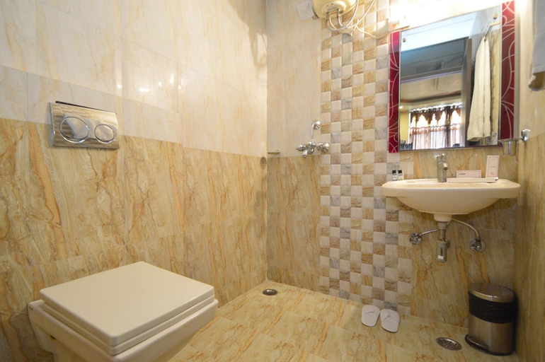 Bathroom 4, Surya Garh Hotel, Jaipur