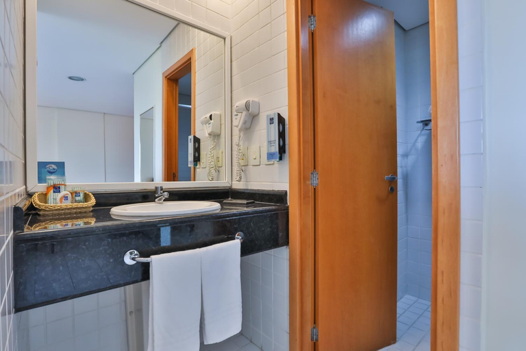 Bathroom 4, Sleep Inn Manaus, Maués