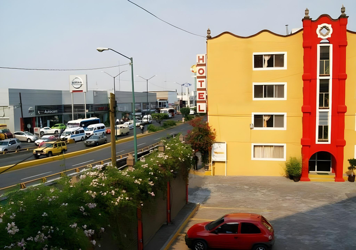 Exterior & Views
