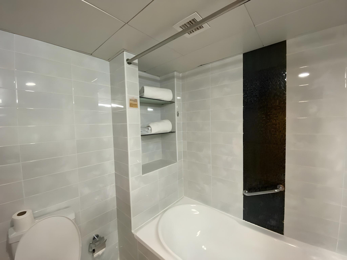 Bathroom 4, Phoenix Plaza Hotel Apartments, Abu Dhabi City