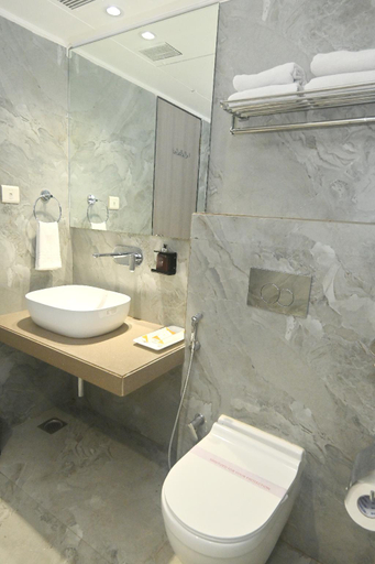Bathroom 4, Hotel Simran Heritage, Raipur
