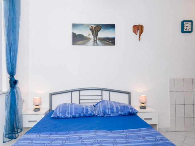 Bedroom 2, Apartments Ammos - Studio Apartment with Shared Terrace and Sea View, Mljet