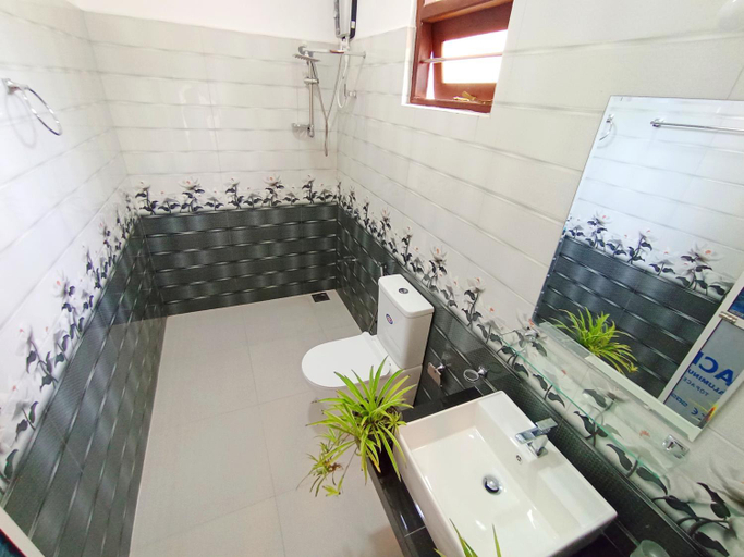 Bathroom 4, Chinuka villa, Weligama