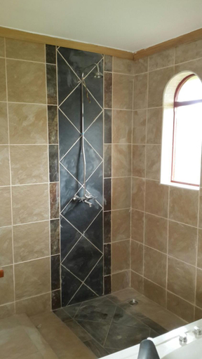 Bathroom 3, The Nelion, Kieni