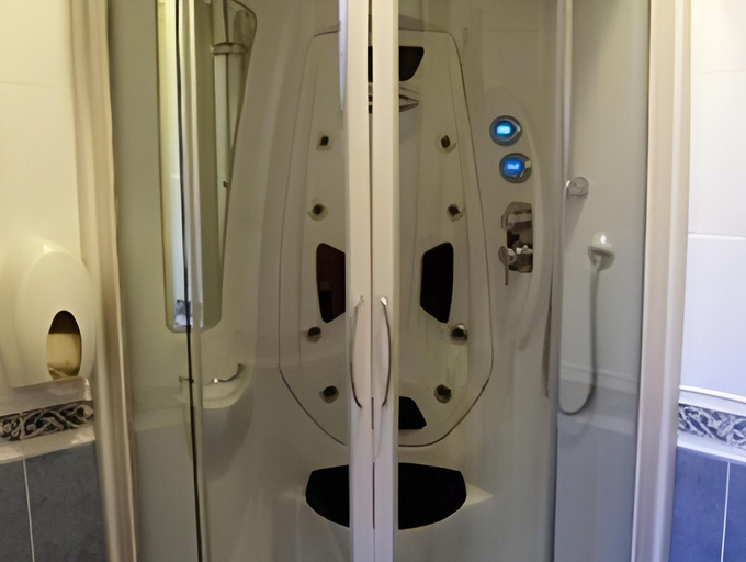 Bathroom 4, Villa Gaia Hotel, Palermo