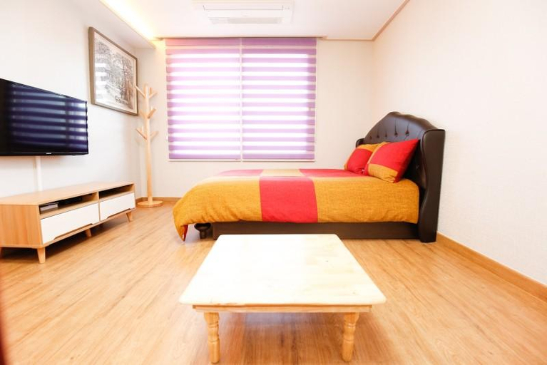 Bedroom 1, Boryeong (Daecheon) Loar Pension, Boryeong