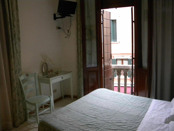 Others 5, Hotel Adua, Venezia