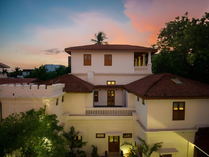 Exterior & Views