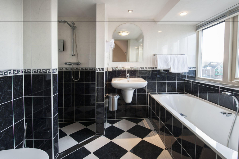 Bathroom 3, Hotel Victoria, Bergen