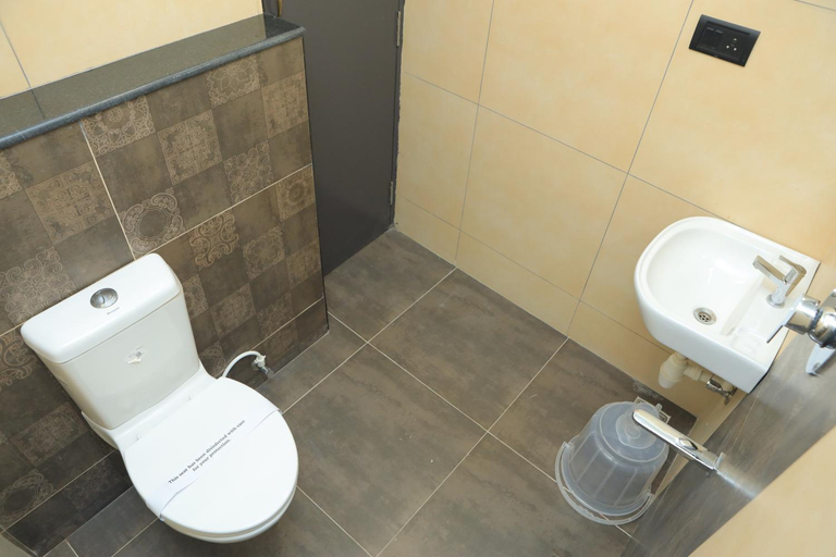 Bathroom 5, Kansone Hotel And Banquets, Kancheepuram