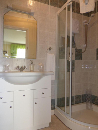 Bathroom 3, Blenheim House, Torbay