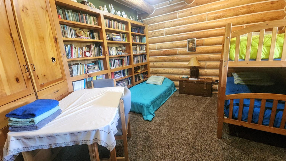 Others 2, Teton Hostel HideAway, Teton