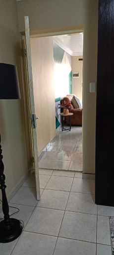 Others 2, Veelux Self Catering Apartment-WIFI- Netflix, City of Johannesburg
