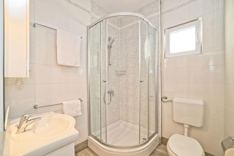 Bathroom 2, Eufemija Sobe i Restoran, Lopar/Supetarska Draga