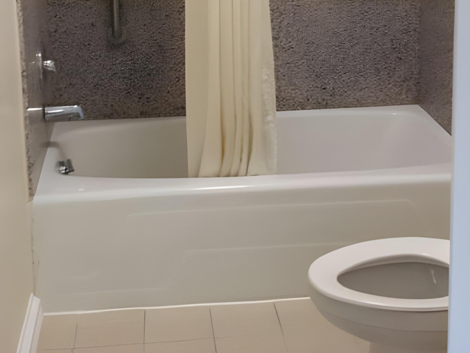 Bathroom 3, Alpine Motel, Washington