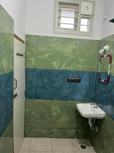 Bathroom 3, shree stay in, Chikmagalur